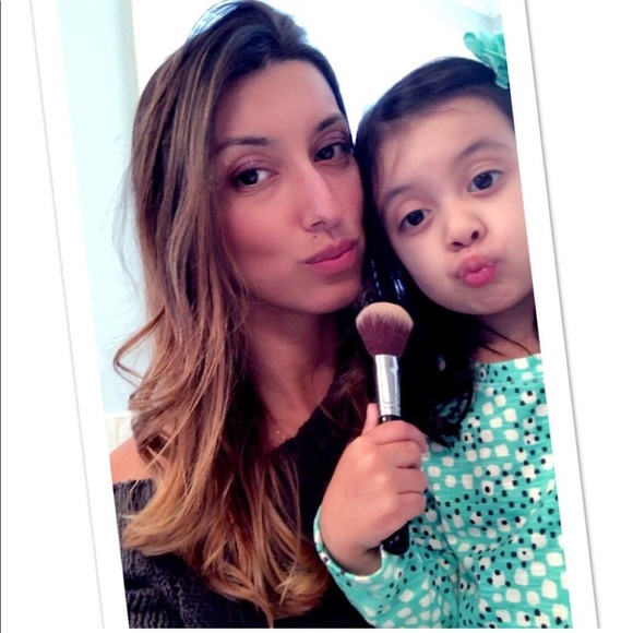 Meet your Posher, Vanessa - Picture 3 of 3